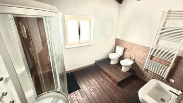 Doccia, asciugacapelli, asciugamani