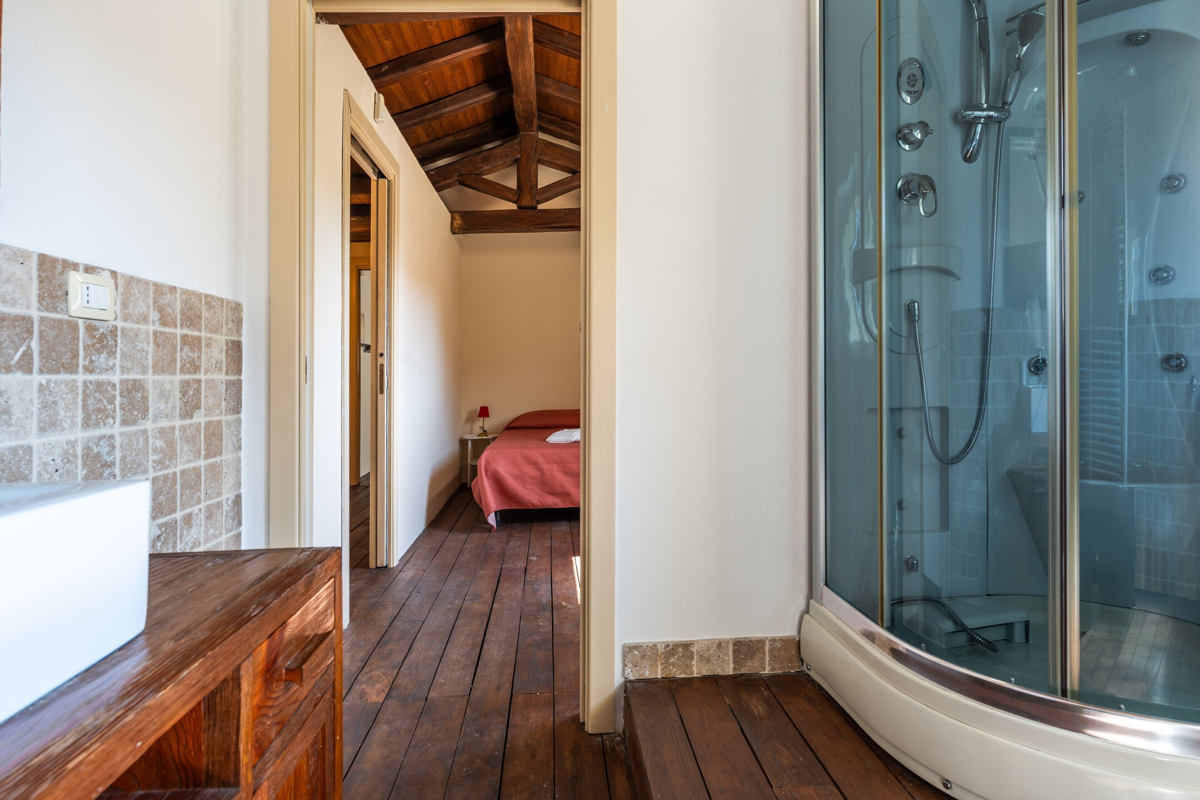 Doccia, asciugacapelli, asciugamani