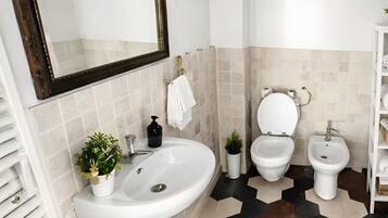 Doccia, asciugacapelli, asciugamani