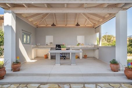 Terrasse/Patio. Apartment 'Rose Garden Home' mit Balkon, WLAN und Klimaanlage