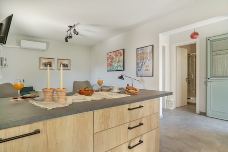Speisen. Apartment 'Rose Garden Home' mit Balkon, WLAN und Klimaanlage