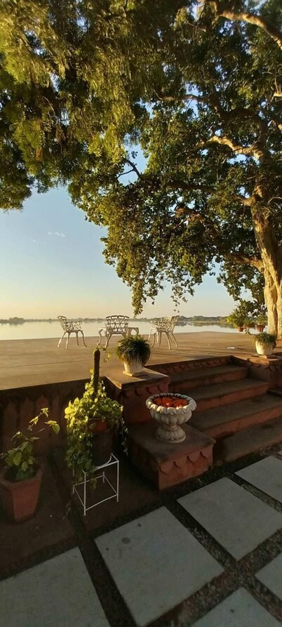 주니아 바그, 호숫가의 홈스테이  