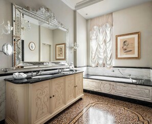 Bathroom - Danieli, A Four Seasons Hotel, Venice (Venice)
