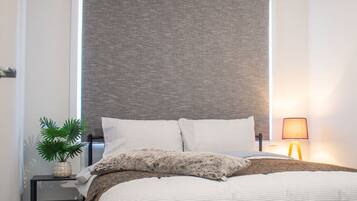 Desk, iron/ironing board, WiFi, bed sheets