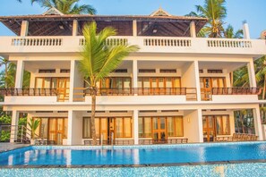 Outdoor pool - 36 Palms Residency- Sea View Villa (Kochi)