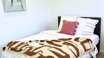 2 habitaciones, escritorio, tabla de planchar con plancha y wifi gratis