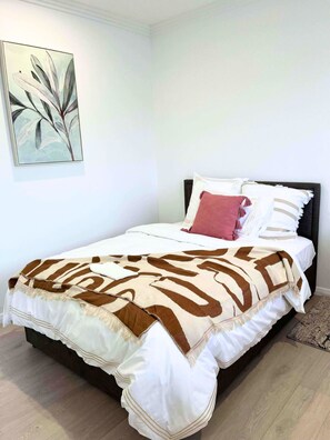 2 Schlafzimmer, Schreibtisch, Bügeleisen/Bügelbrett, kostenloses WLAN