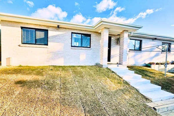 Charming 2-Bedroom Home with Private Entrance, Fully Fenced, Kitchen & Living