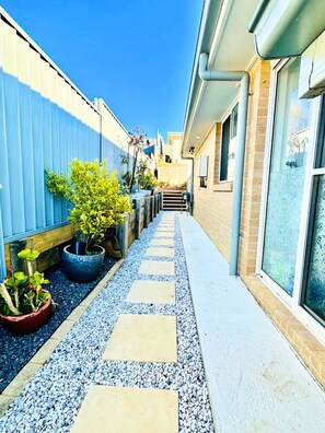 Property grounds - Private & Quiet Minimalist Home in the centre of Moss Vale NSW – Perfect Hideout (Moss Vale)