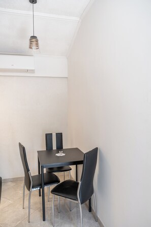 Studio, 1 Bedroom, Smoking, Patio | Dining room - Private Little House, Studio Invita (Kanfanar)