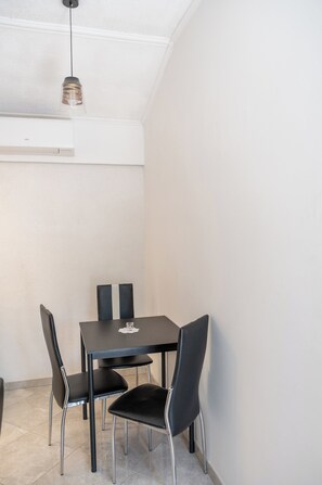 Studio, 1 Bedroom, Smoking, Patio | Dining room - Private Little House, Studio Invita (Kanfanar)