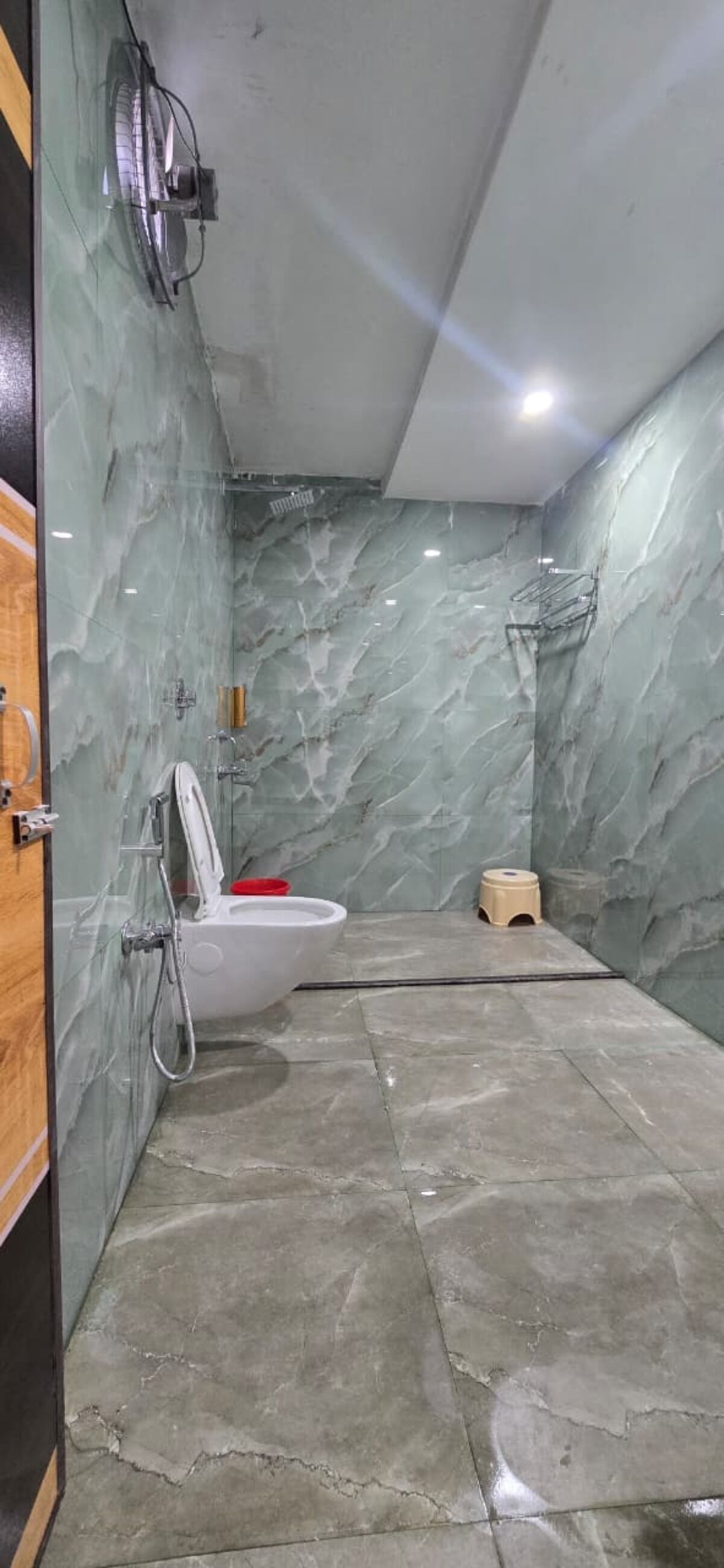 Superior tweepersoonskamer | Badkamer | Een douche