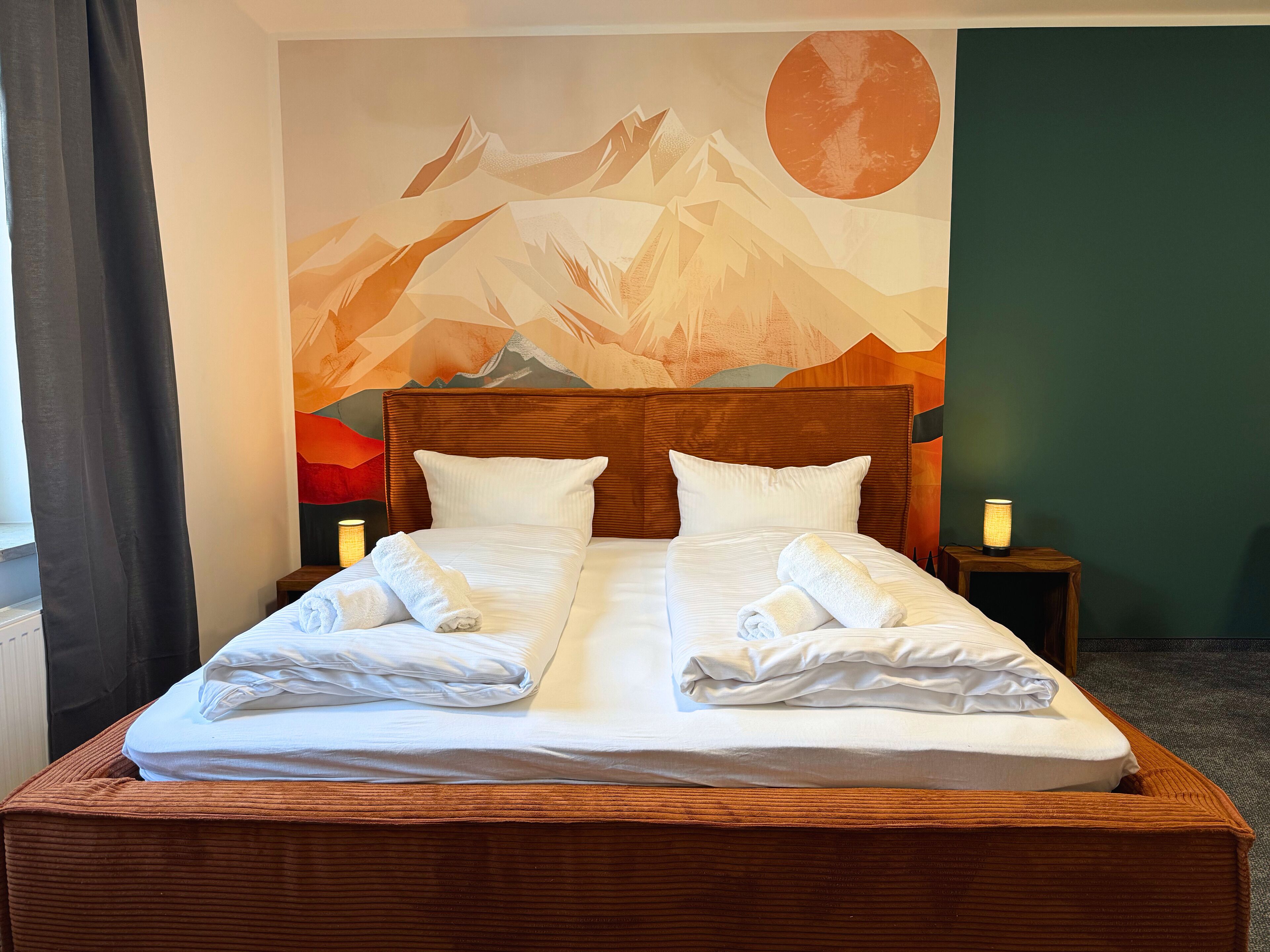 Schreibtisch, Reisekinderbett, kostenloses WLAN, Bettwäsche