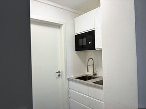 Fridge, microwave, stovetop, coffee/tea maker
