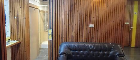 Apartment, 1 Bedroom, Accessible, Smoking | Interior