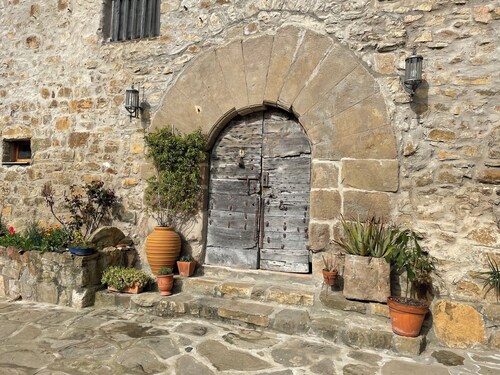 BEAUTIFUL 16 CENTURY FARMHOUSE IN THE MIDDLE OF NATURE AND TRANQUILITY