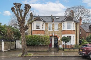 Exterior - Contemporary Victorian in De Beauvoir, by Veeve (London)