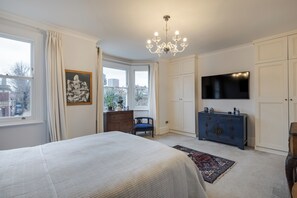 2 bedrooms, WiFi, bed sheets - Contemporary Victorian in De Beauvoir, by Veeve (London)