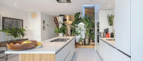 Refrigerador, microondas, lavavajillas, tostadora