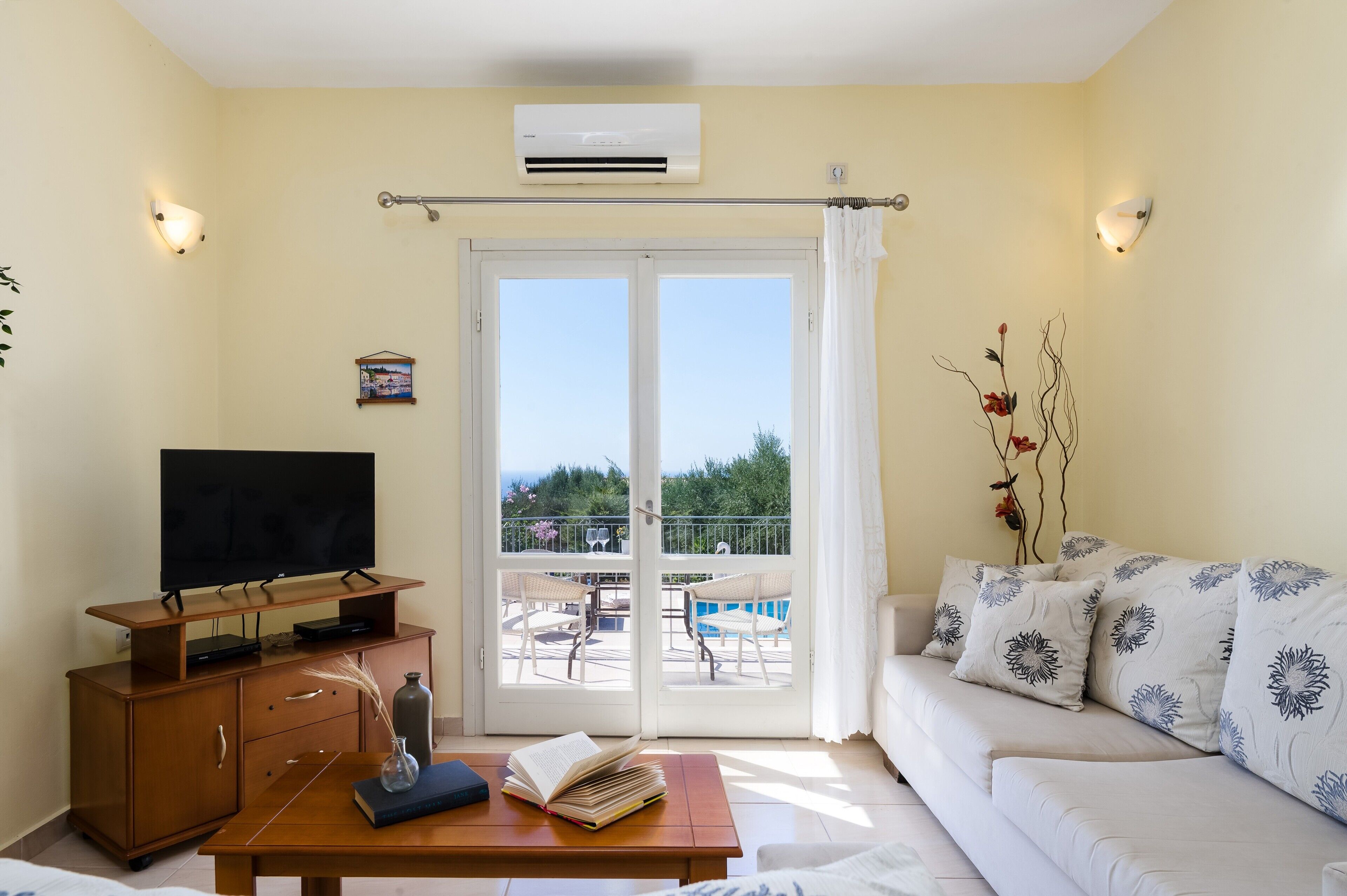 TV, fireplace, DVD player