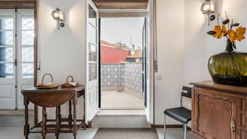 Superior Room | Private kitchen | Mini-fridge, microwave, espresso maker, cookware/dishes/utensils