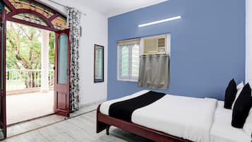 Classic Double Room, Balcony | Laptop workspace, free WiFi