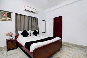 Deluxe Double Room | Laptop workspace, free WiFi - Smart stay by- Brill rooms (Kolkata)