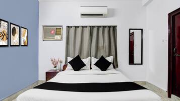 Classic Double Room, Balcony | Laptop workspace, free WiFi