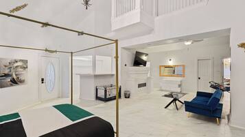 6 bedrooms, iron/ironing board, travel cot, free WiFi
