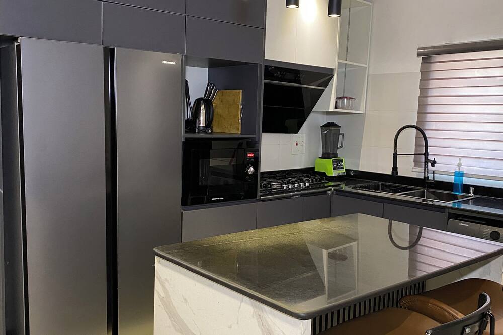 GREYFIELD APARTMENT 2