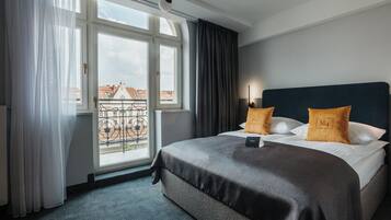 In-room safe, desk, laptop workspace, soundproofing