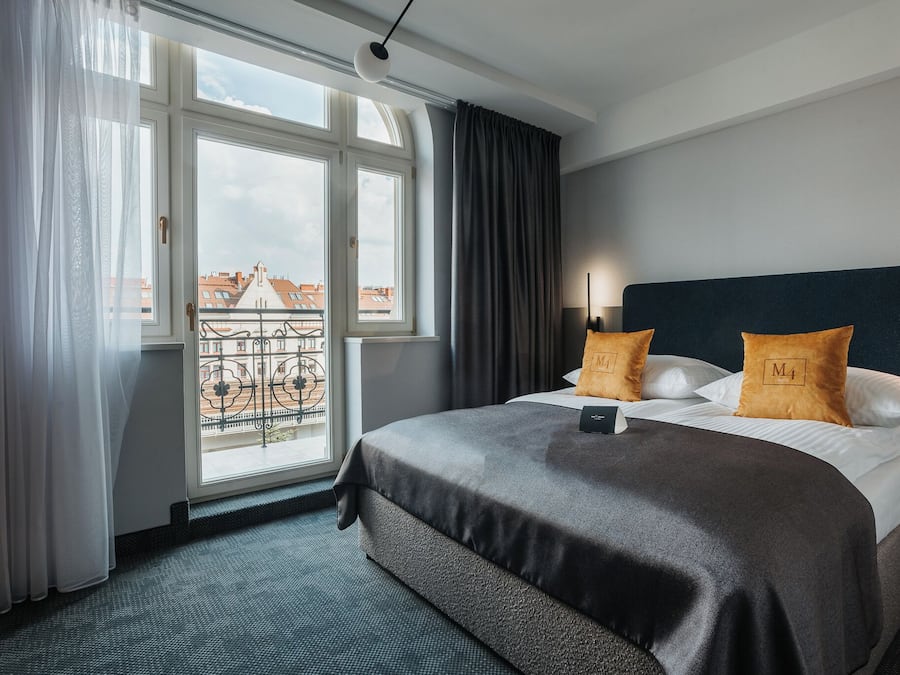 In-room safe, desk, laptop workspace, soundproofing