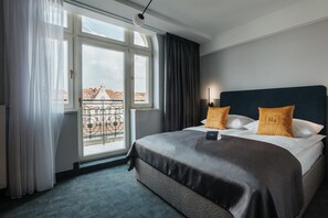 Minibar, in-room safe, desk, laptop workspace - Hotel M4 Boutique (Kraków)