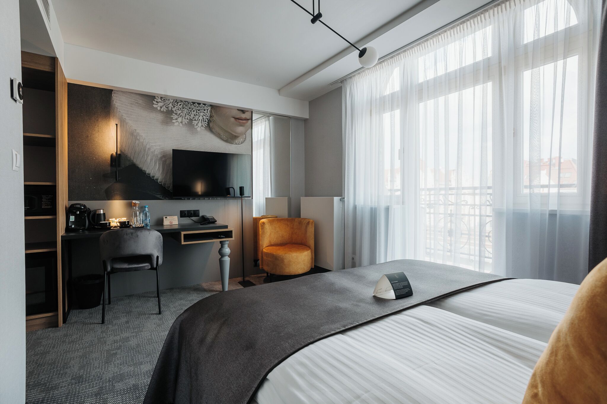 Deluxe Room | In-room safe, desk, laptop workspace, soundproofing