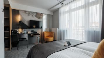 Deluxe Room | In-room safe, desk, laptop workspace, soundproofing