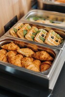 Daily buffet breakfast for a fee