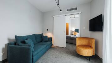 Classic Suite | In-room safe, desk, laptop workspace, soundproofing