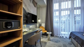 Tallelokero huoneessa, työpöytä