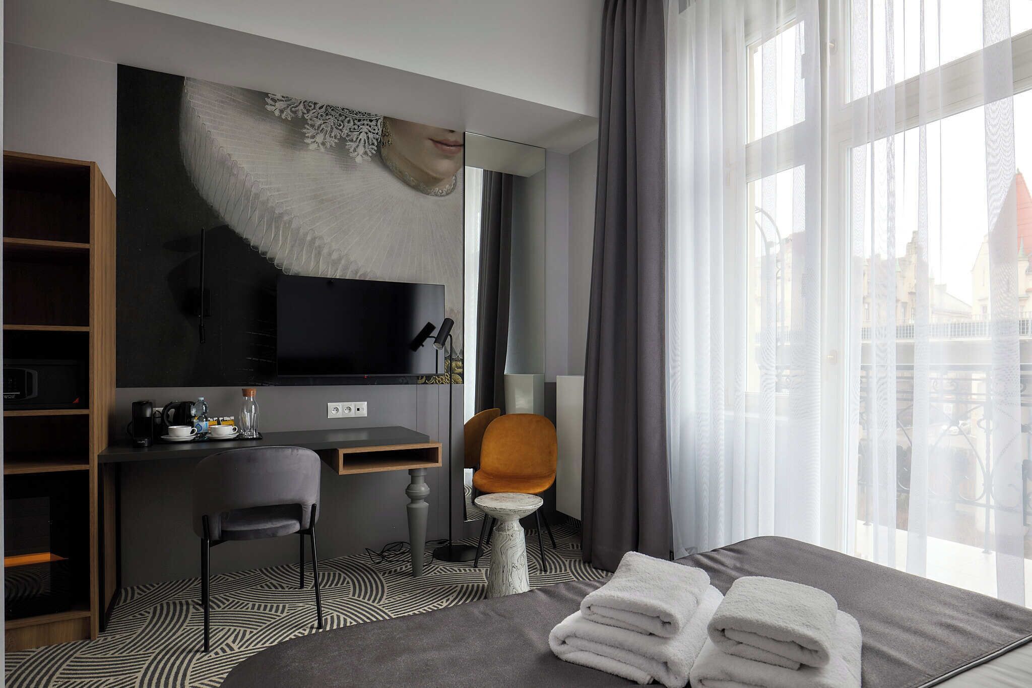 In-room safe, desk, laptop workspace, soundproofing