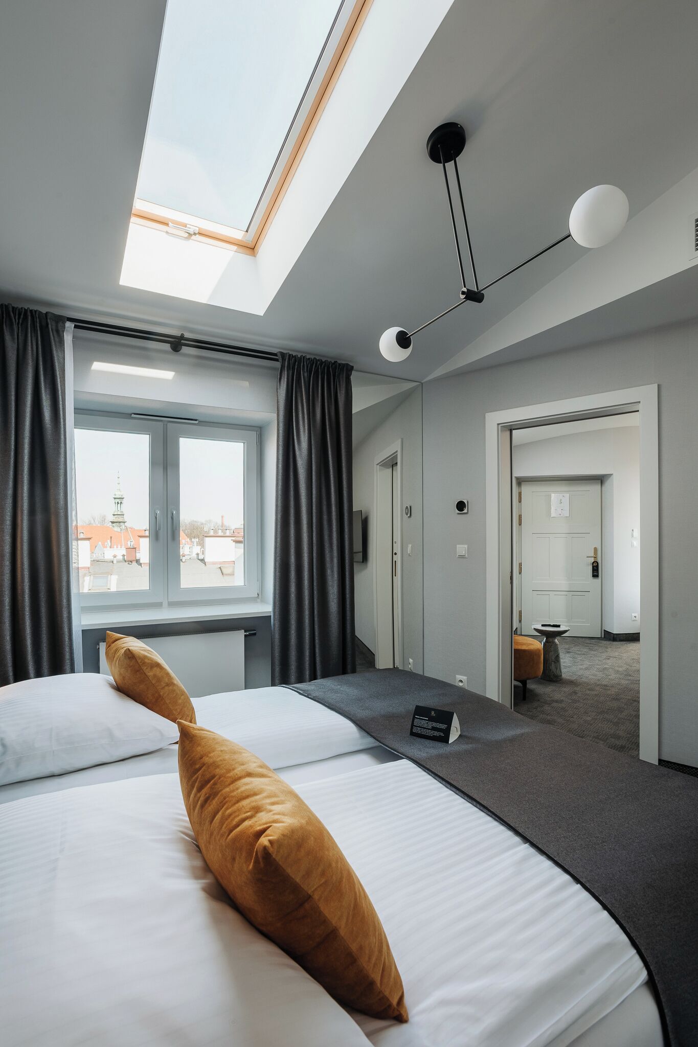 Classic Suite | In-room safe, desk, laptop workspace, soundproofing