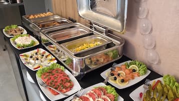 Daily buffet breakfast (PLN 70 per person)