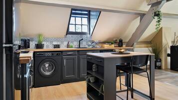 Fridge, microwave, oven, stovetop