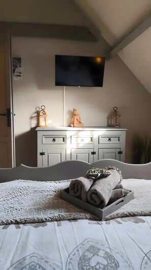 1 bedroom, iron/ironing board, WiFi, bed sheets