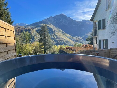 Gîte l'Estaing with Hot Tub, Nordic Bath & Sauna – Stunning Mountain Views