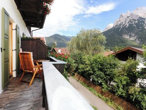 Terrace/patio - Landhaus Albrecht - Holiday apartment 02 (51 m²) for 2 guests with large balcony (Mittenwald)