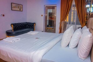 Desk, laptop workspace, free WiFi - D&G Hotels & Suites (Lagos)