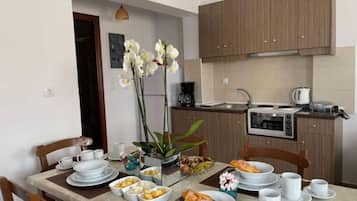 Apartment, Smoking | 3 bedrooms