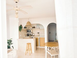 Fridge, microwave, oven, dishwasher - Terraza Azul - Penthouse with sea view by Interhome (Alcocéber/Alcossebre)