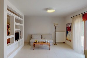 Living area - Ocean Villas Suite open plan by Ocean Residences (Agia Pelagia)