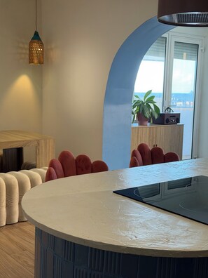 Dining - Design apartment facing the sea (La Seyne-sur-Mer)